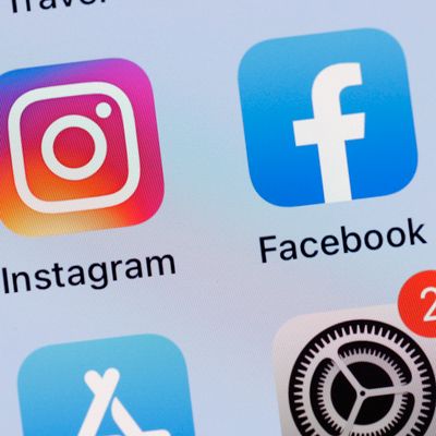 Social Media Affects Opinions, But Not the Way You Might Think