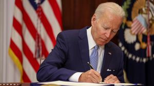 On Gun Control, Two Big Steps In Opposite Directions
