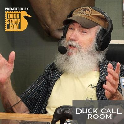 Uncle Si Dishes Out Dating Confessions That Will Make You Blush