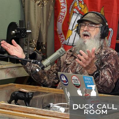 Si Robertson Does the Weirdest Thing with Lemons