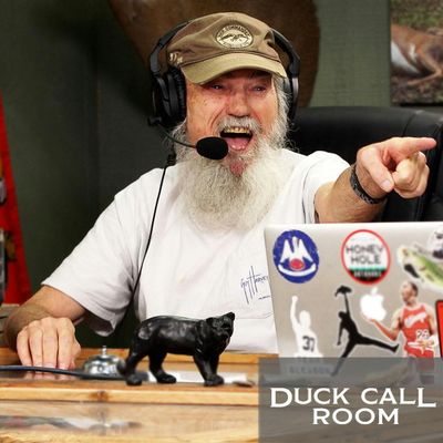 Uncle Si Reminds the Boys That He’s a Platinum Selling Music Artist — For Real