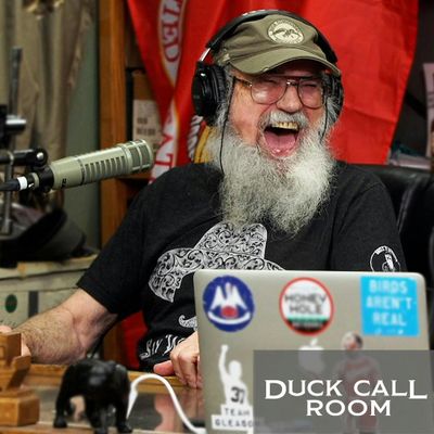 Uncle Si Never Misses a Shot ... at Willie Robertson