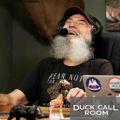 Uncle Si’s Inner Circle Shows Their Love for Him in Different Ways