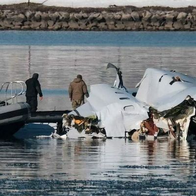 Investigators look for answers in worst U.S. airline crash in two decades