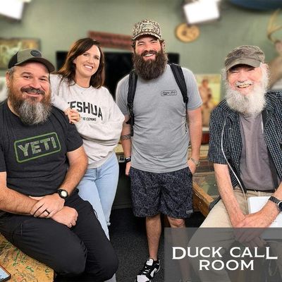 Uncle Si Learns the Toxic Industry Secrets From a Former Hooters Girl