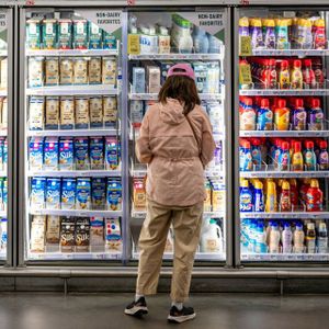 Why a Worrisome Economy Doesn’t Seem to Worry Trump