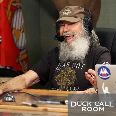 Uncle Si’s Five-Finger Discount at the Strawberry Farm