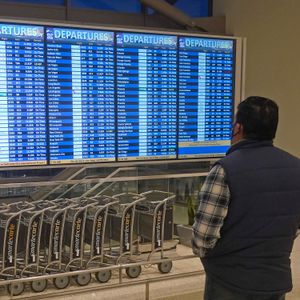CDC Guidelines Change As Omicron Cases Cause Disruptions